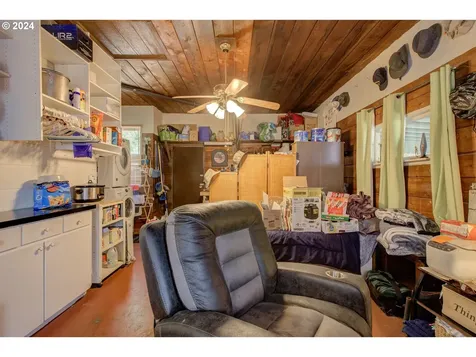 475 N Main Street Canyonville OR 97417