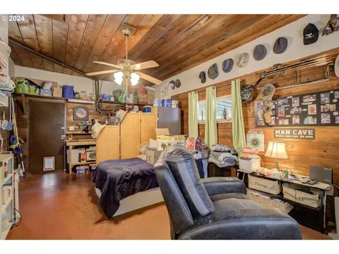 475 N Main Street Canyonville OR 97417