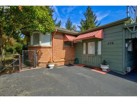 475 N Main Street Canyonville OR 97417