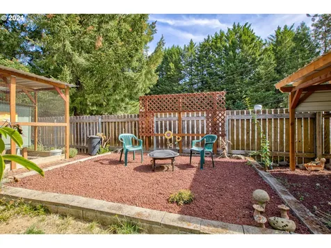 475 N Main Street Canyonville OR 97417
