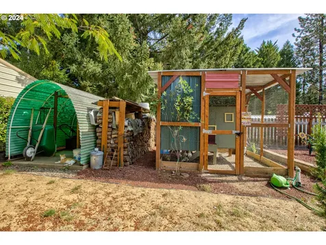 475 N Main Street Canyonville OR 97417