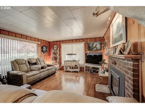 475 N Main Street Canyonville OR 97417