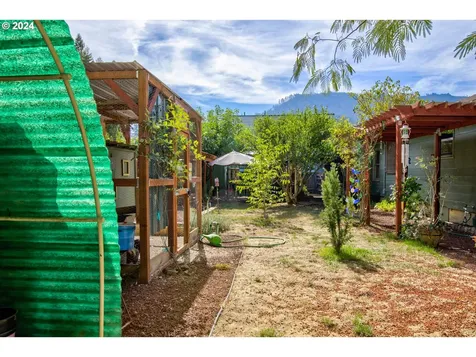 475 N Main Street Canyonville OR 97417