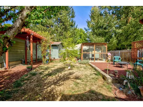 475 N Main Street Canyonville OR 97417