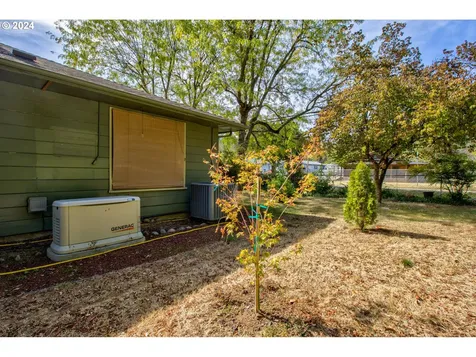 475 N Main Street Canyonville OR 97417