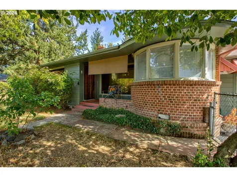 475 N Main Street Canyonville OR 97417