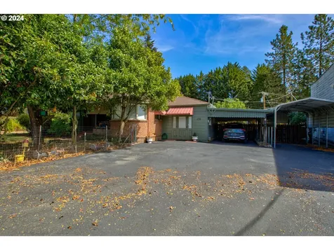 475 N Main Street Canyonville OR 97417
