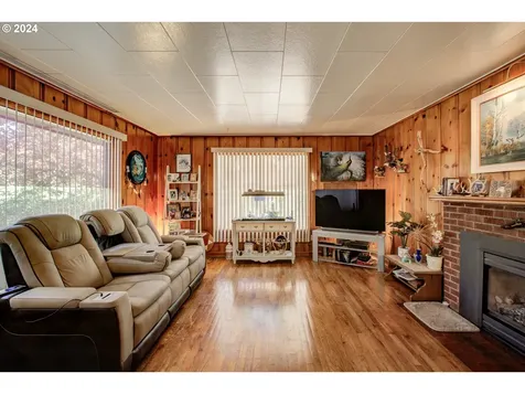 475 N Main Street Canyonville OR 97417
