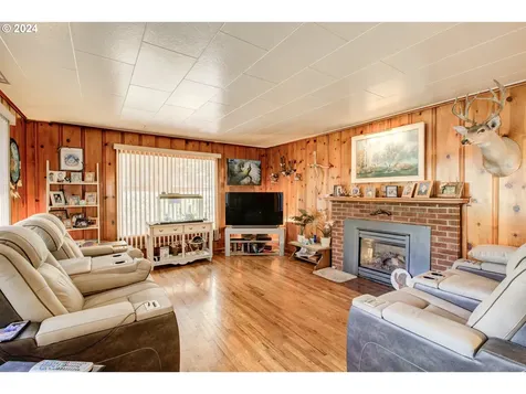475 N Main Street Canyonville OR 97417