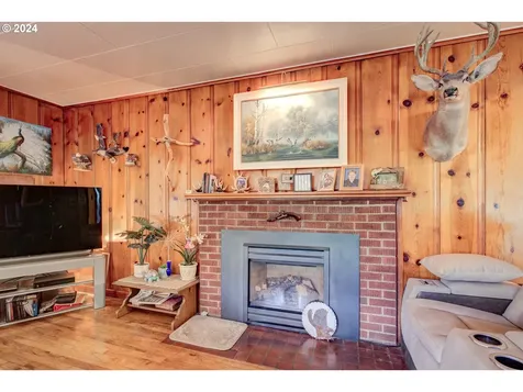 475 N Main Street Canyonville OR 97417