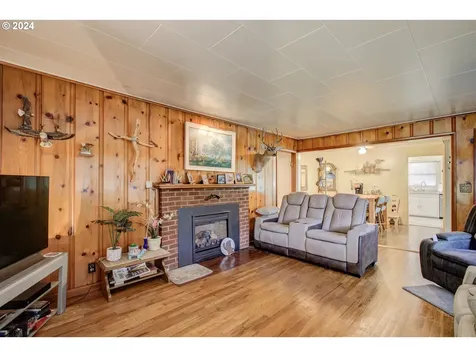 475 N Main Street Canyonville OR 97417
