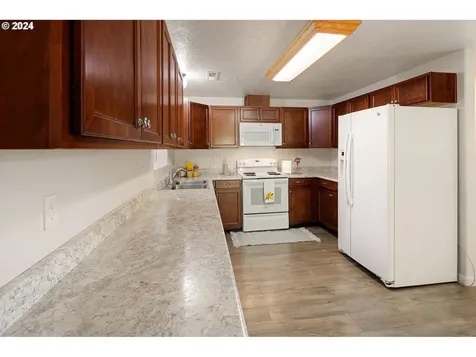 930 Echo Hollow Road Eugene OR 97402