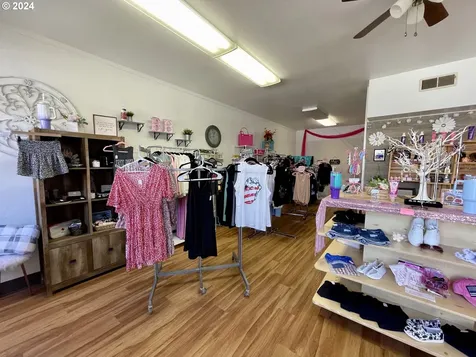 116 W Central Avenue Sutherlin OR 97479