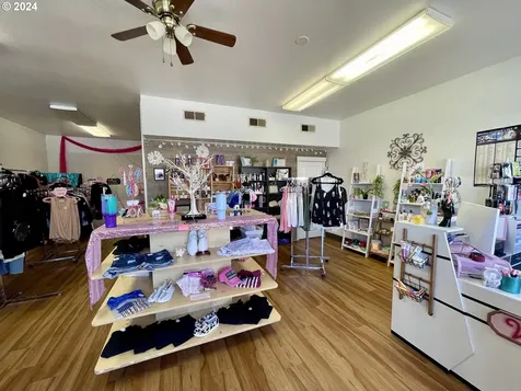 116 W Central Avenue Sutherlin OR 97479