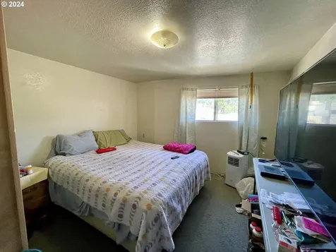 116 W Central Avenue Sutherlin OR 97479
