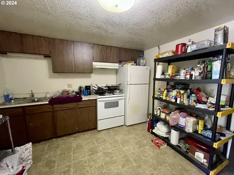 116 W Central Avenue Sutherlin OR 97479
