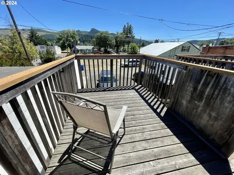 116 W Central Avenue Sutherlin OR 97479