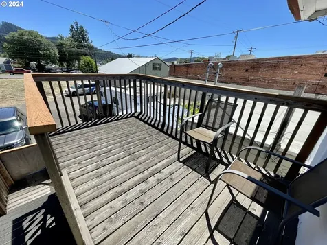 116 W Central Avenue Sutherlin OR 97479