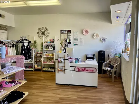 116 W Central Avenue Sutherlin OR 97479