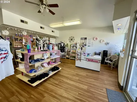 116 W Central Avenue Sutherlin OR 97479
