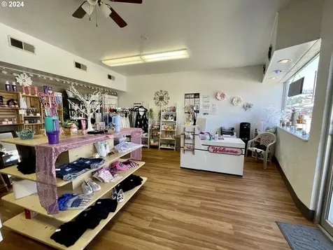 116 W Central Avenue Sutherlin OR 97479