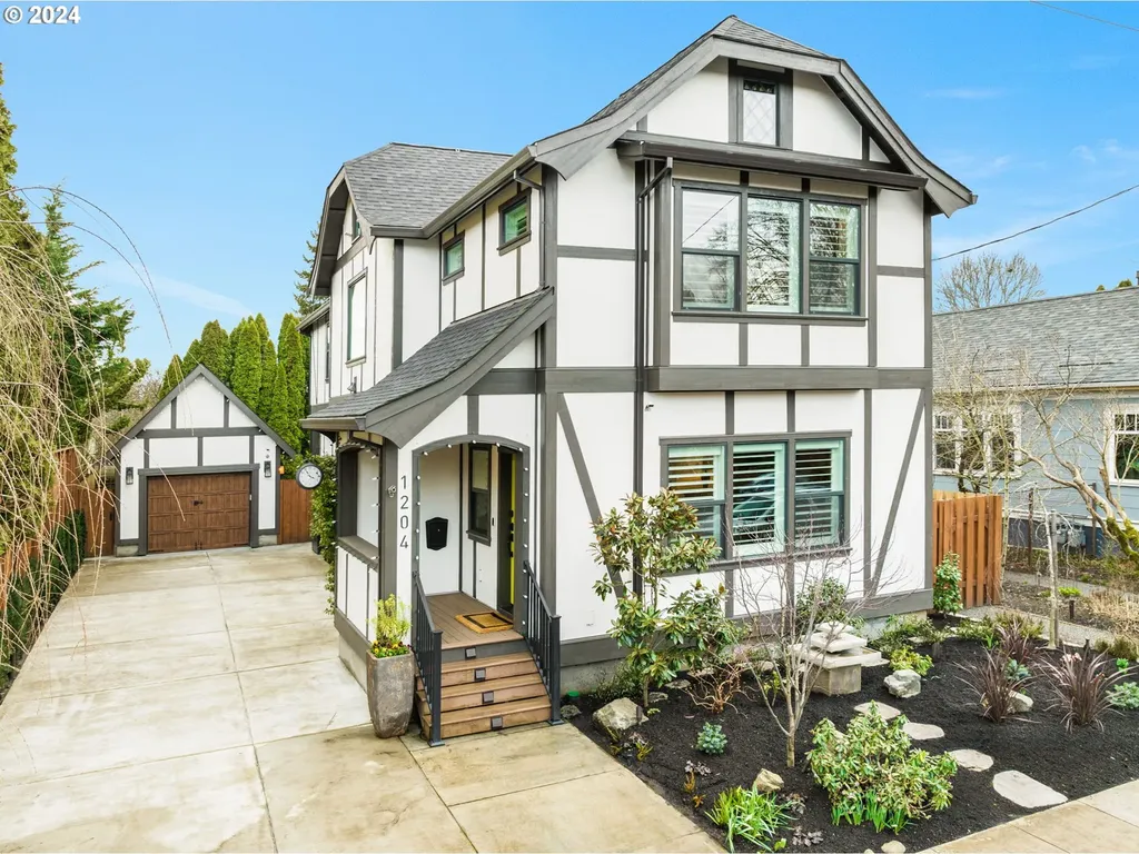1204 Se Lexington Street Portland OR 97202