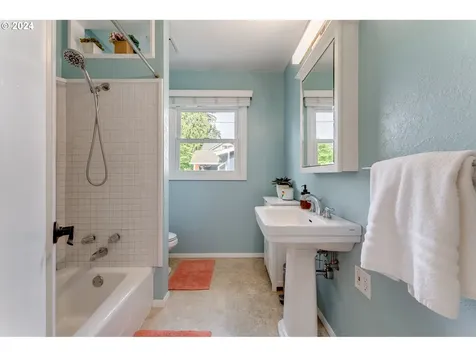 5905 Ne 37th Avenue Portland OR 97211
