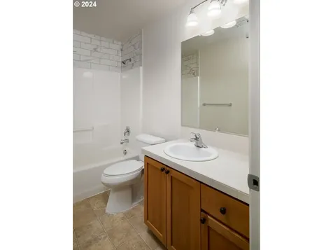 1232 Se Roundelay Street Hillsboro OR 97123