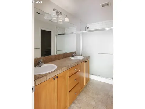 1232 Se Roundelay Street Hillsboro OR 97123