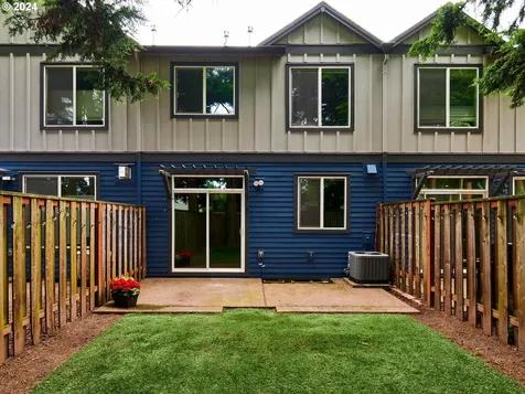 1232 Se Roundelay Street Hillsboro OR 97123