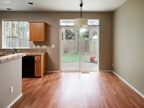 1232 Se Roundelay Street Hillsboro OR 97123