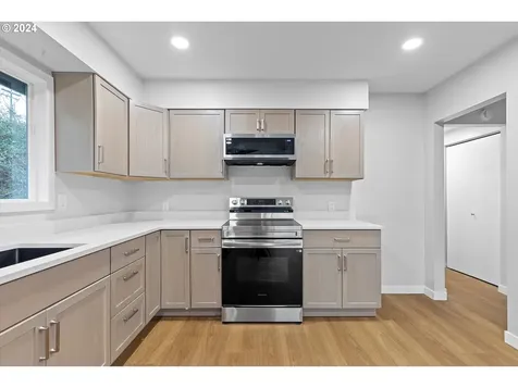 768 Fern Place Hood River OR 97031