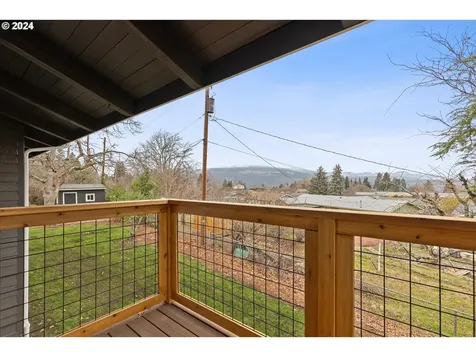 768 Fern Place Hood River OR 97031