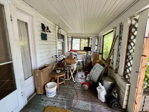 1557 SE Pine Street Roseburg OR 97470