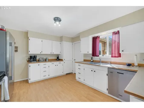 4005 Beech Street Tillamook OR 97141