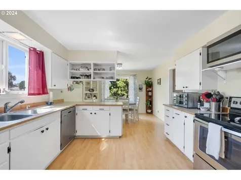 4005 Beech Street Tillamook OR 97141