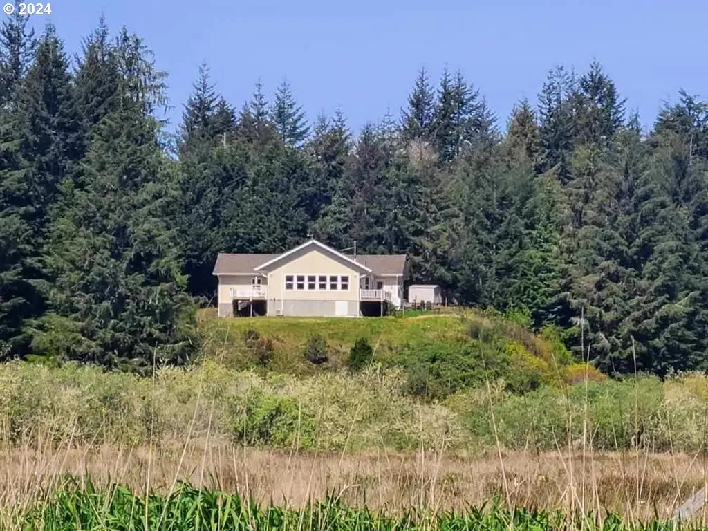68860 Sandpoint Road North Bend OR 97459