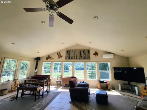 68860 Sandpoint Road North Bend OR 97459