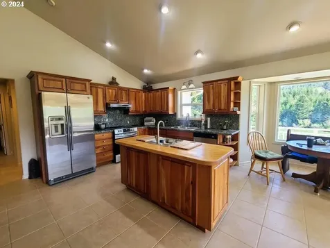 68860 Sandpoint Road North Bend OR 97459