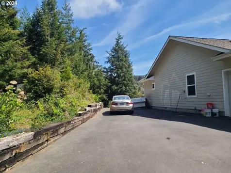 68860 Sandpoint Road North Bend OR 97459
