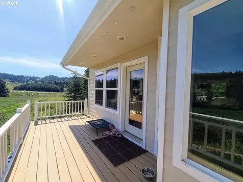68860 Sandpoint Road North Bend OR 97459