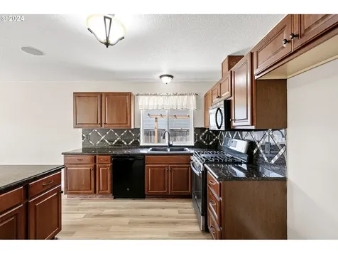 345 Auburn Lane Creswell OR 97426
