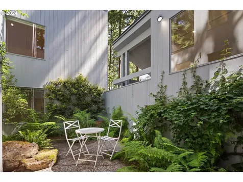 2275 SW Mayfield Avenue Portland OR 97225