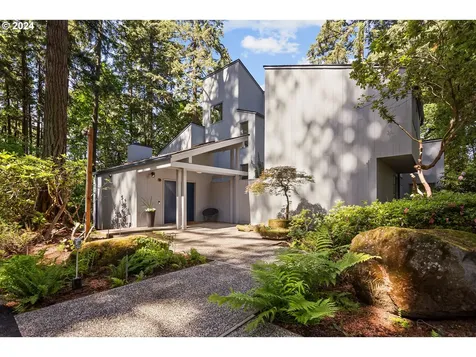 2275 SW Mayfield Avenue Portland OR 97225