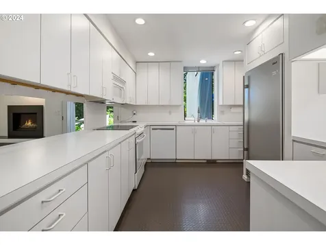 2275 SW Mayfield Avenue Portland OR 97225
