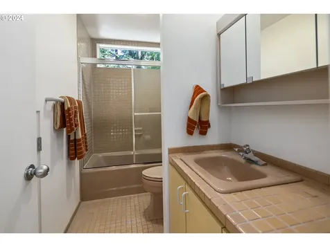 2275 SW Mayfield Avenue Portland OR 97225