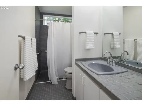 2275 SW Mayfield Avenue Portland OR 97225