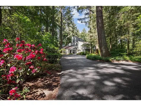 2275 SW Mayfield Avenue Portland OR 97225