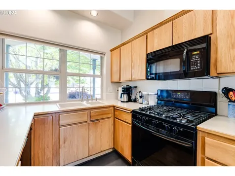 1287 Frogs Leap Lane Eugene OR 97404