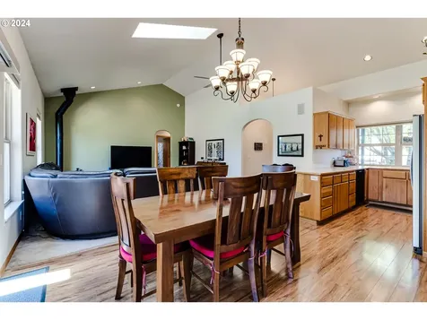 1287 Frogs Leap Lane Eugene OR 97404